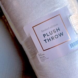 Ulta beauty Cozy Plush throw limited edition